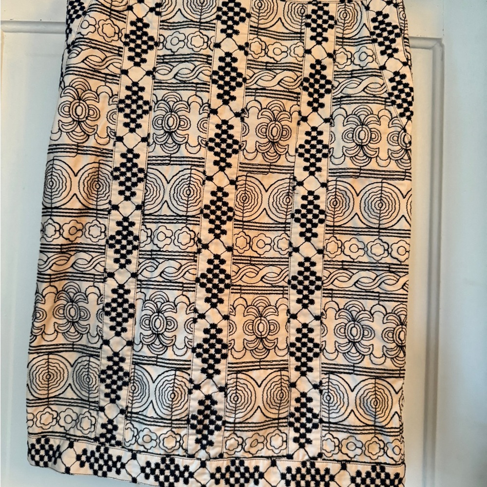GORGEOUS Nanette Lepore Elegant Black and Tan Embroidered Skirt